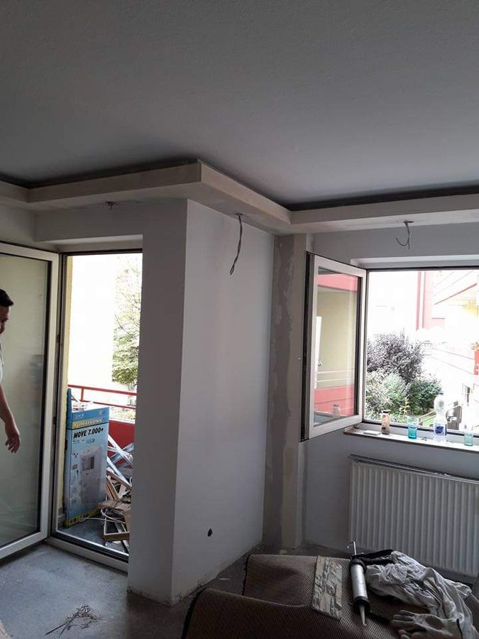 Abgehängte Trockenbaudecke mit Abkofferung am Fenster
